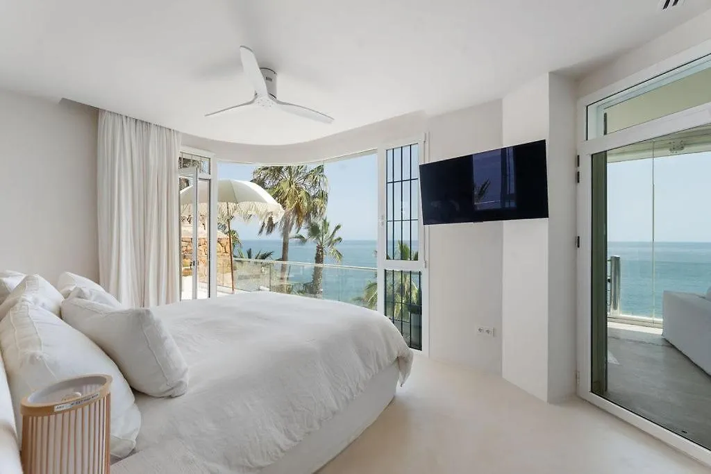 Waterfront Beach Paradise Apartment Benalmádena
